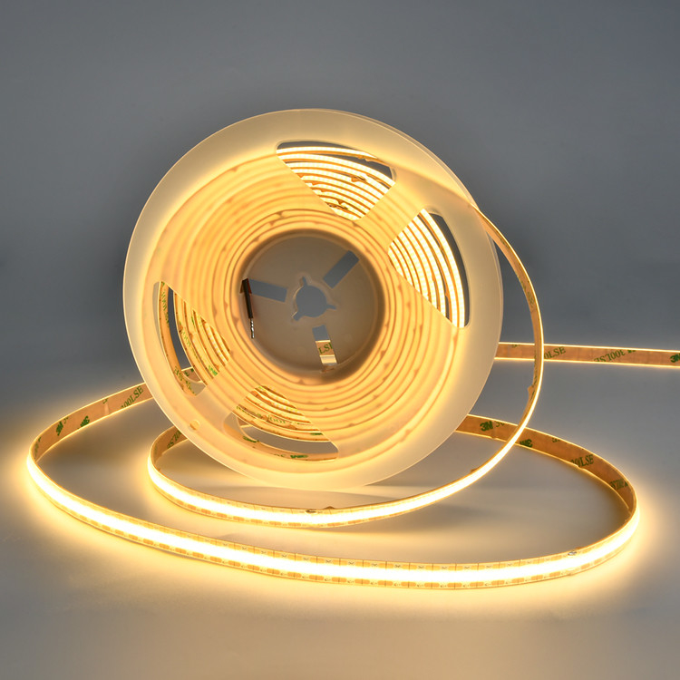 موازنة انخفاض الجهد DC12V 528led / M COB LED شريط مع 3000K درجة حرارة اللون IP20 تصنيف